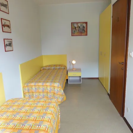 Apartment Bright Flat Just Steps From The Sea *