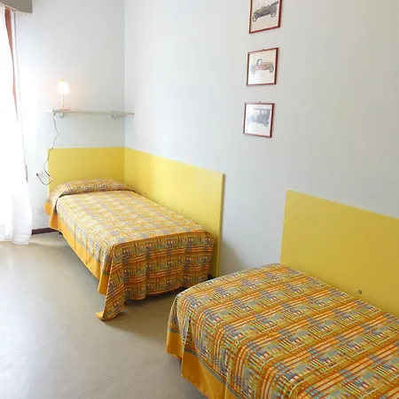 Bright Flat Just Steps From The Sea *