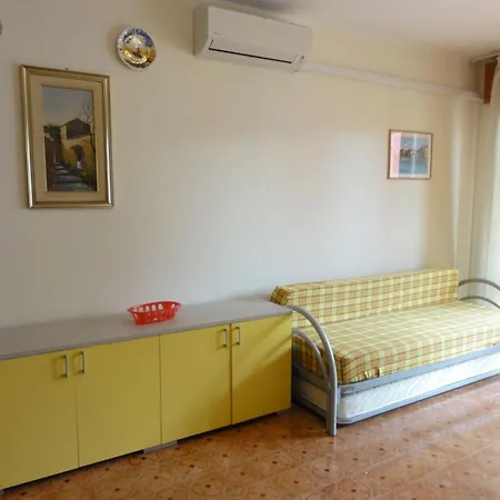 Bright Flat Just Steps From The Sea ビビオーネ