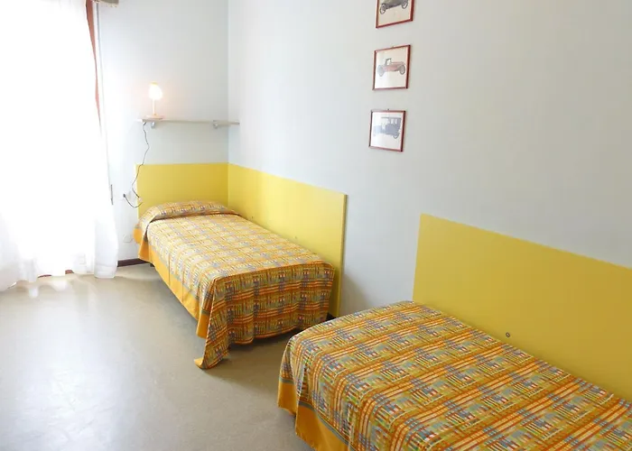 Bright Flat Just Steps From The Sea *